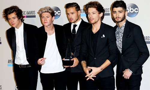 DireMystery's tweet photo. RT FOR THE BOYS @ #AMAs2013
RT FOR THE BOYS @ #AMAs2014
RT IF U VOTED FOR THEM.!
#MTVStars One Direction http://t.co/4n7Rmn7uhG