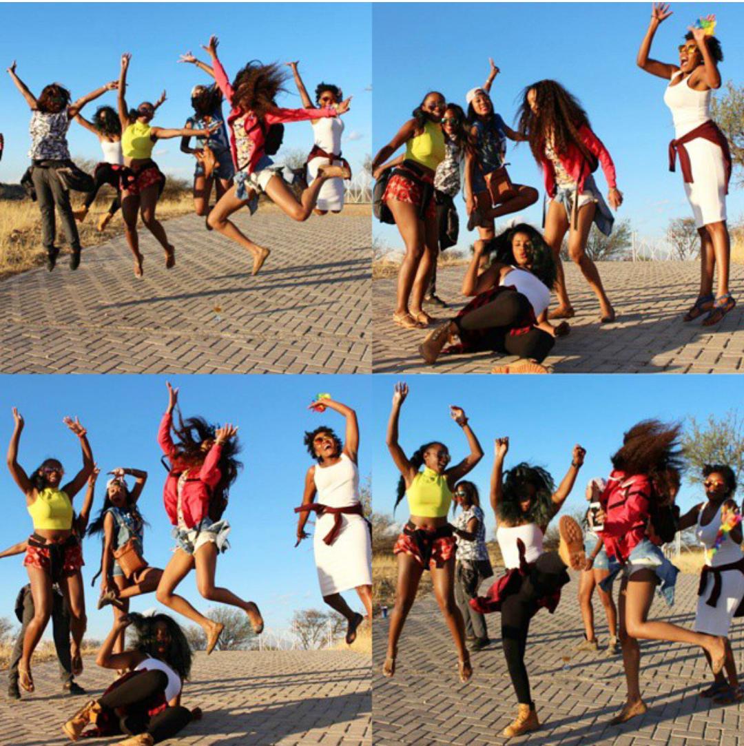 juli25ng's tweet photo. Hmmm catching ur fun. Pls vote for Tayo o, to be ur successor "@Dillish_lishy: 1..... 2..... 3..... JUMP!!!!!! http://t.co/poxnp24dEU"