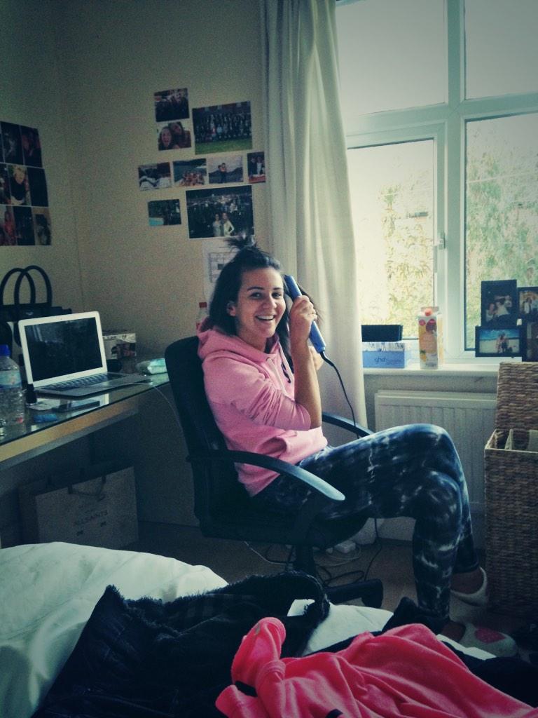 NaomiCottam's tweet image. I have to look good before I start my work! #procrastinationatitsbest @atkinsonec1 😂