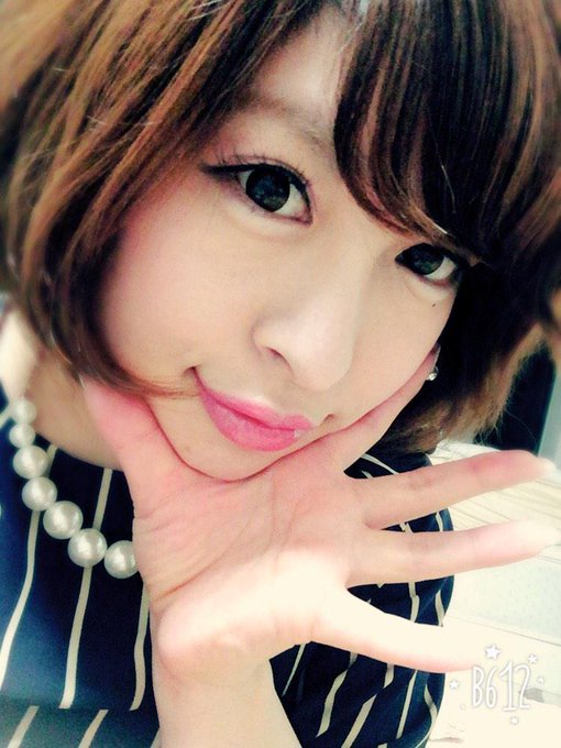 久しぶり化粧したん･*･:&equiv;(　&epsilon;:) 髪ボサボサ！(笑)美容室いこー！っと http://t.co/nnhVPPP9RN