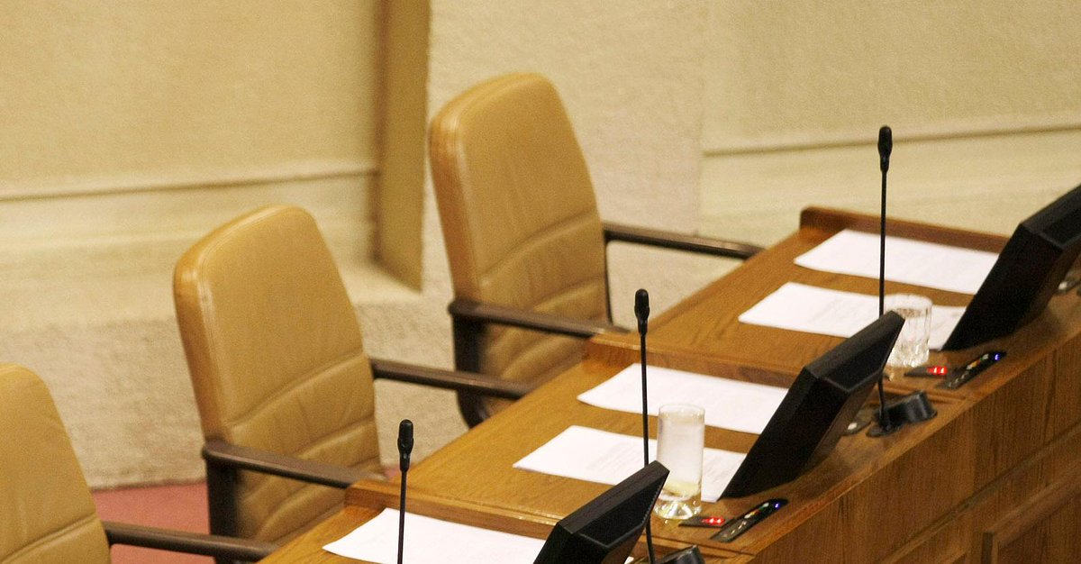 biobio's tweet photo. Comisión por U. Arcis no pudo sesionar debido a ausencia de parlamentarios de la Nueva Mayoría http://t.co/z9Z5JDVeKT http://t.co/fUXTmVnqZb