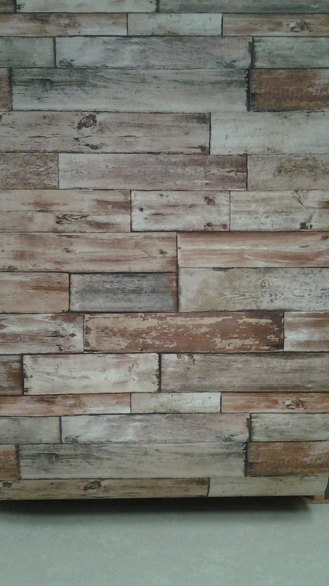 Voor Sinterklaas verloten wij deze week onder onze trouwe volgers 3 rollen van dit gave sloophoutbehang! Retweet!