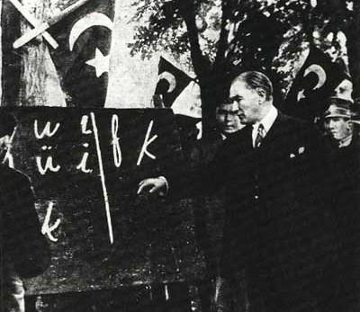 Başöğretmen Atatürk'ün izinde yürüyen değerli öğretmenlerimizin #24Kasım #ÖğretmenlerGünü'nü kutluyoruz.