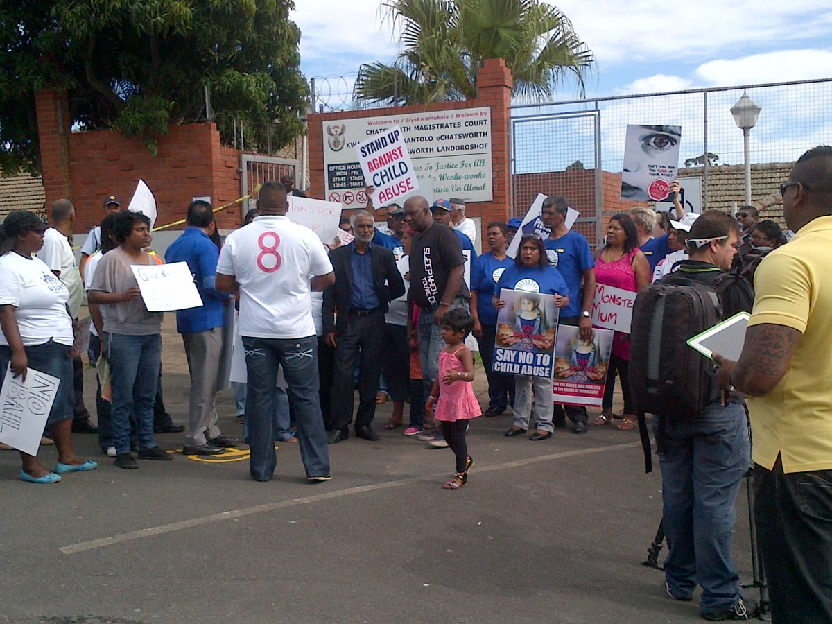 VioletEyeKZN's tweet photo. Community Protesting outside Chatsworth Magistrate Court #Justice4Jamie http://t.co/BN0HUZkQsE