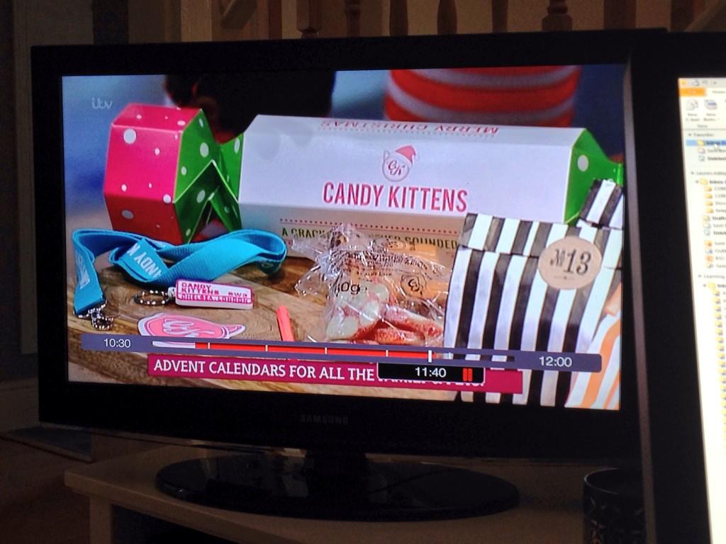 LxxA's tweet photo. @JamieLaing_UK might have to purchase myself a candy kittens cracker  this Xmas looking yummy on @itvthismorning http://t.co/k1Jl5lNRb8