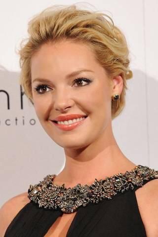 Happy Bday Katherine Heigl! 1 of our favourite Saturday night chick flickers. Looking stunning   