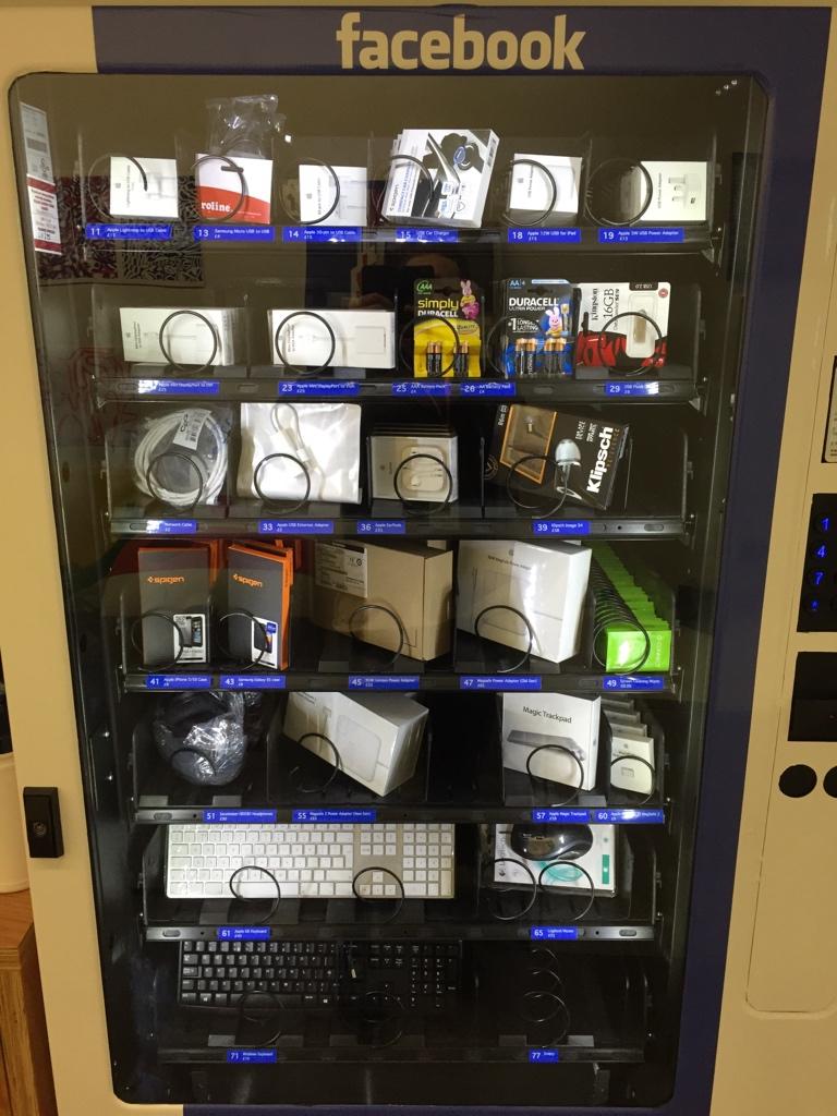 itsDannyJones's tweet photo. Best vending machine ever hahaaa👍 http://t.co/0KLsSYawOV