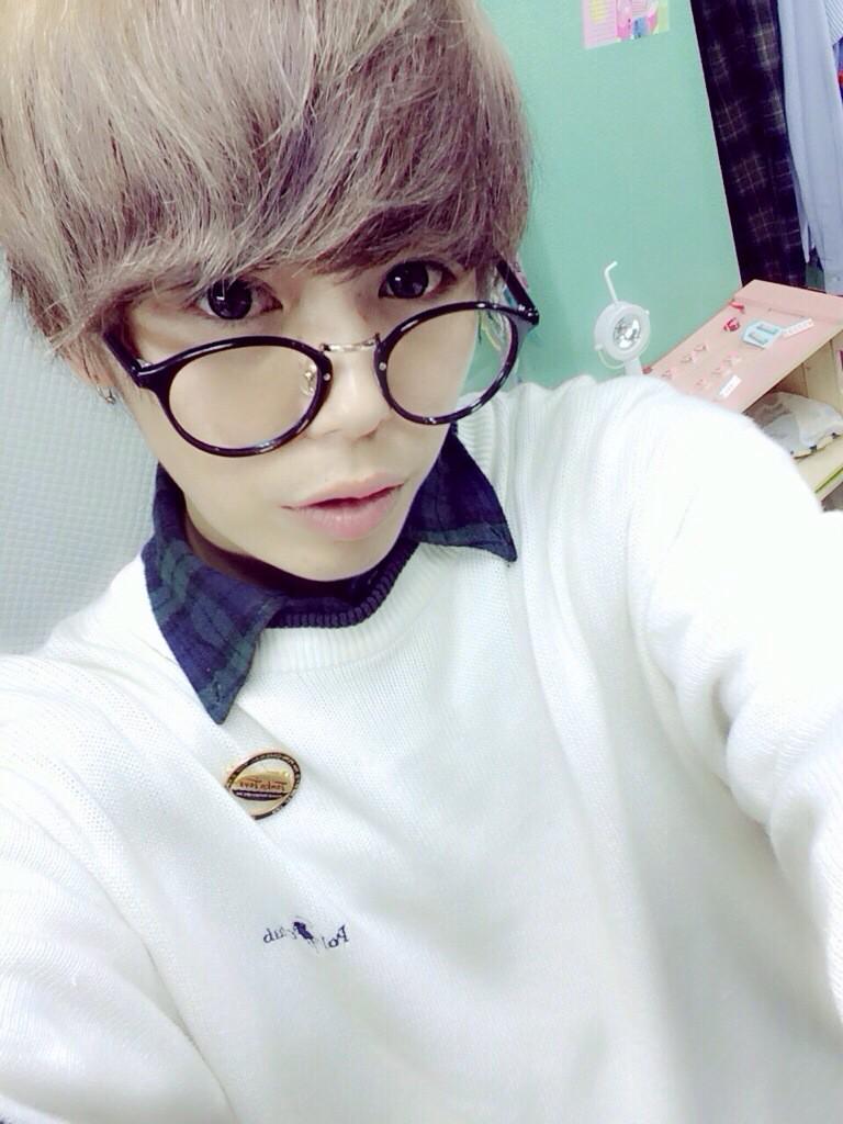 rikunohonmono's tweet photo. ◎フォロワーさん3万人企画◎
 四つ目はほりえりくと言えばメガネということでもう一つメガネを出したいと思います❗️
次はくろぶちの丸メガネだよ〜💕

#RTした人に抽選してプレゼント

〆切11/29 http://t.co/s9b55MqtuG