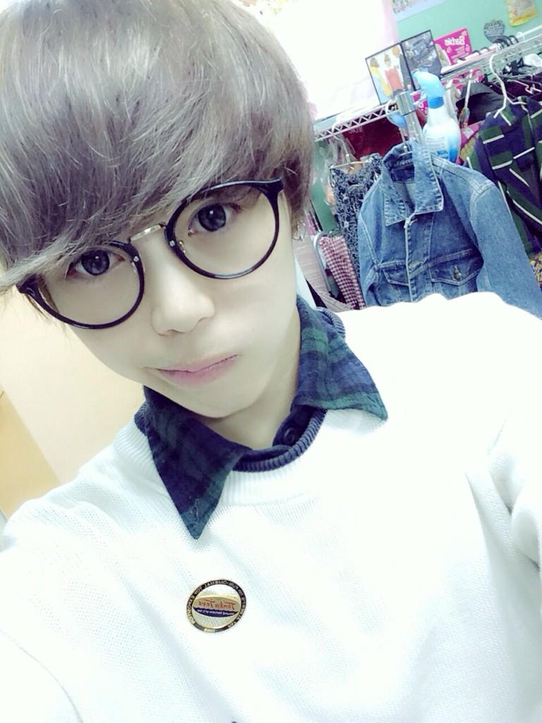 rikunohonmono's tweet photo. ◎フォロワーさん3万人企画◎
 四つ目はほりえりくと言えばメガネということでもう一つメガネを出したいと思います❗️
次はくろぶちの丸メガネだよ〜💕

#RTした人に抽選してプレゼント

〆切11/29 http://t.co/s9b55MqtuG