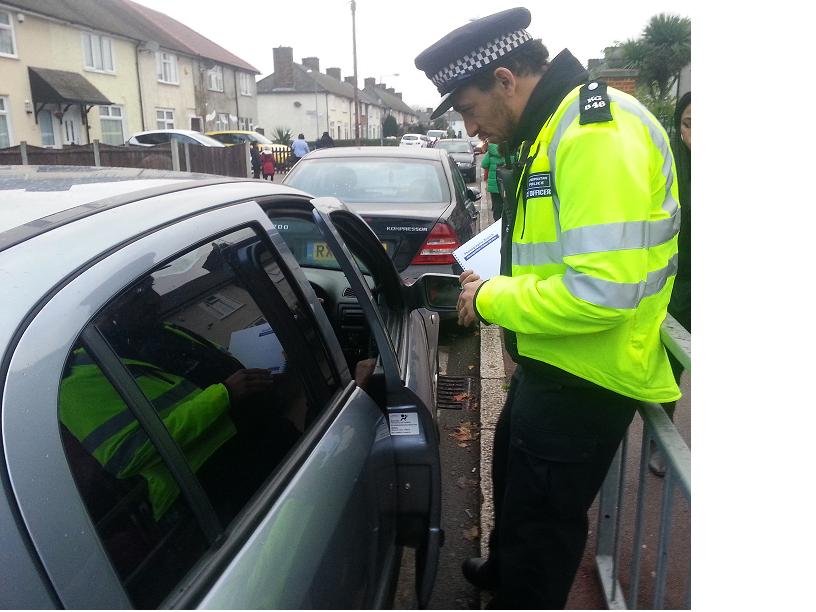 MPSBarkDag's tweet image. Eastbury team reminding school run parents about the dangers of not wearing a seatbelt. #clunkclick #beltup #eastbury