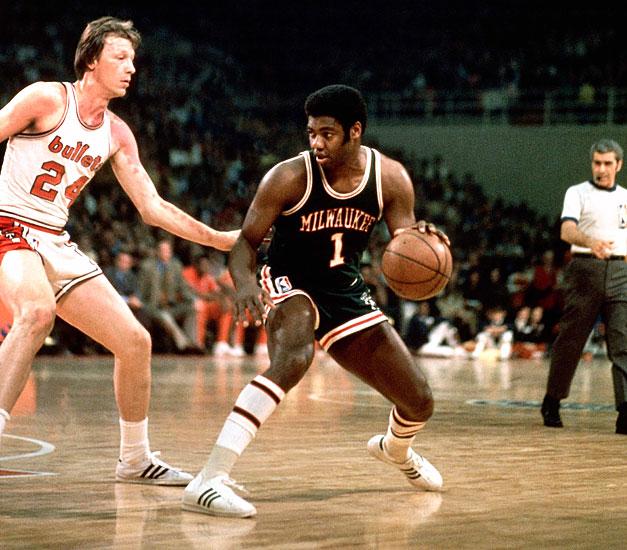 Happy birthday to the great Oscar Robertson who turns 76 today!     