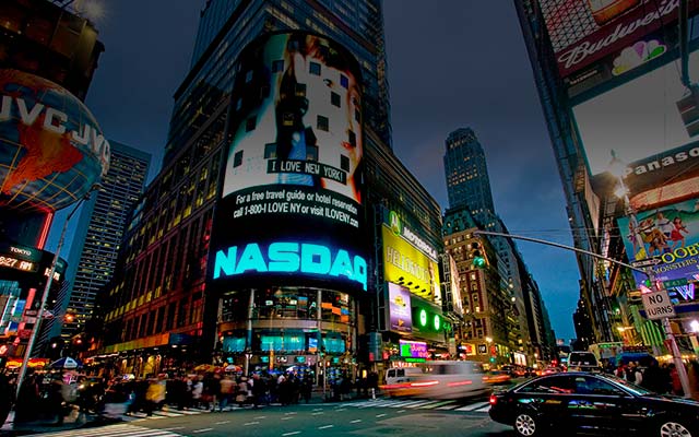 saxobank's tweet photo. Join us at 3.30 pm CET when Co-CEO Kim Fournais will be ringing the @NASDAQ bell! #nasdaqweek http://t.co/NJeZnjX6YJ http://t.co/iqDaLgJYs9