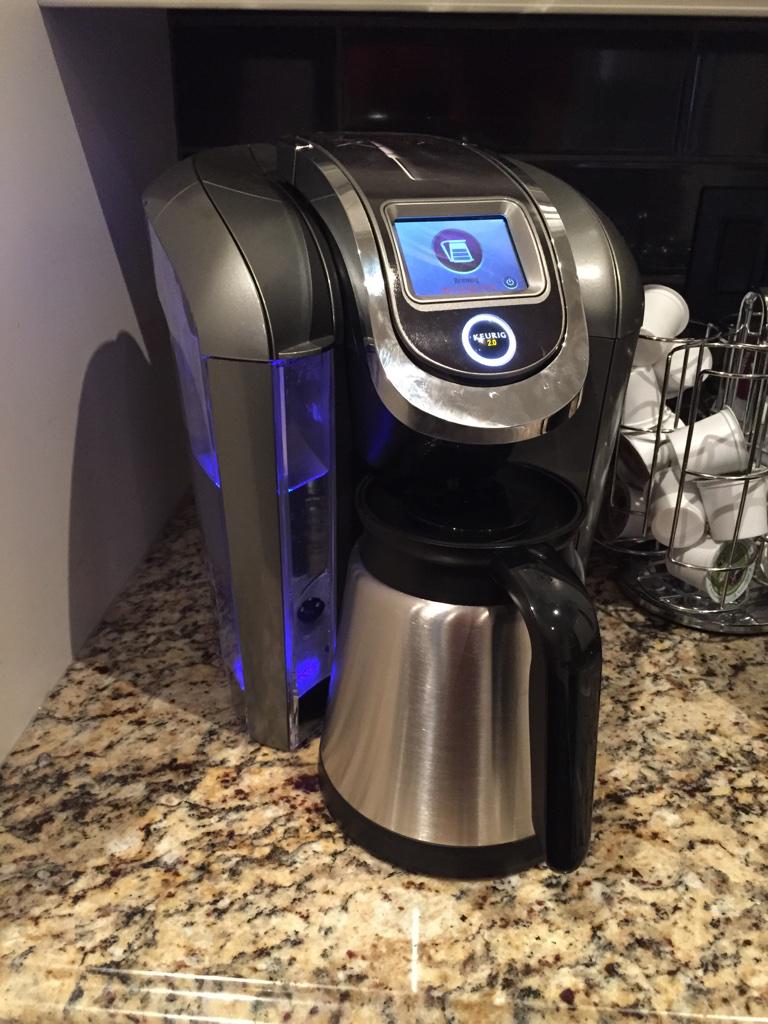 BenMulroney's tweet photo. Love brewing coffee a carafe at a time. @KeurigCanada #keurig2.0 http://t.co/ByZXO7fytA