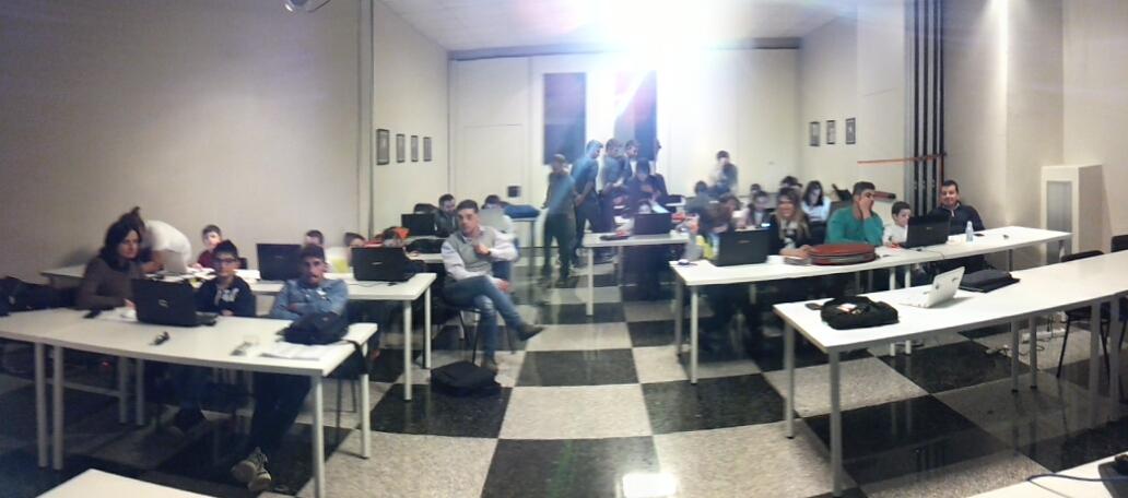 _astrolinux_'s tweet photo. Pausa del secondo #coderdojo di #coderbas Tito! #goonbas #dday @RockyKnowledge @FABIOLAURINO @raffapontra @catepol http://t.co/fQrRS4tEW0
