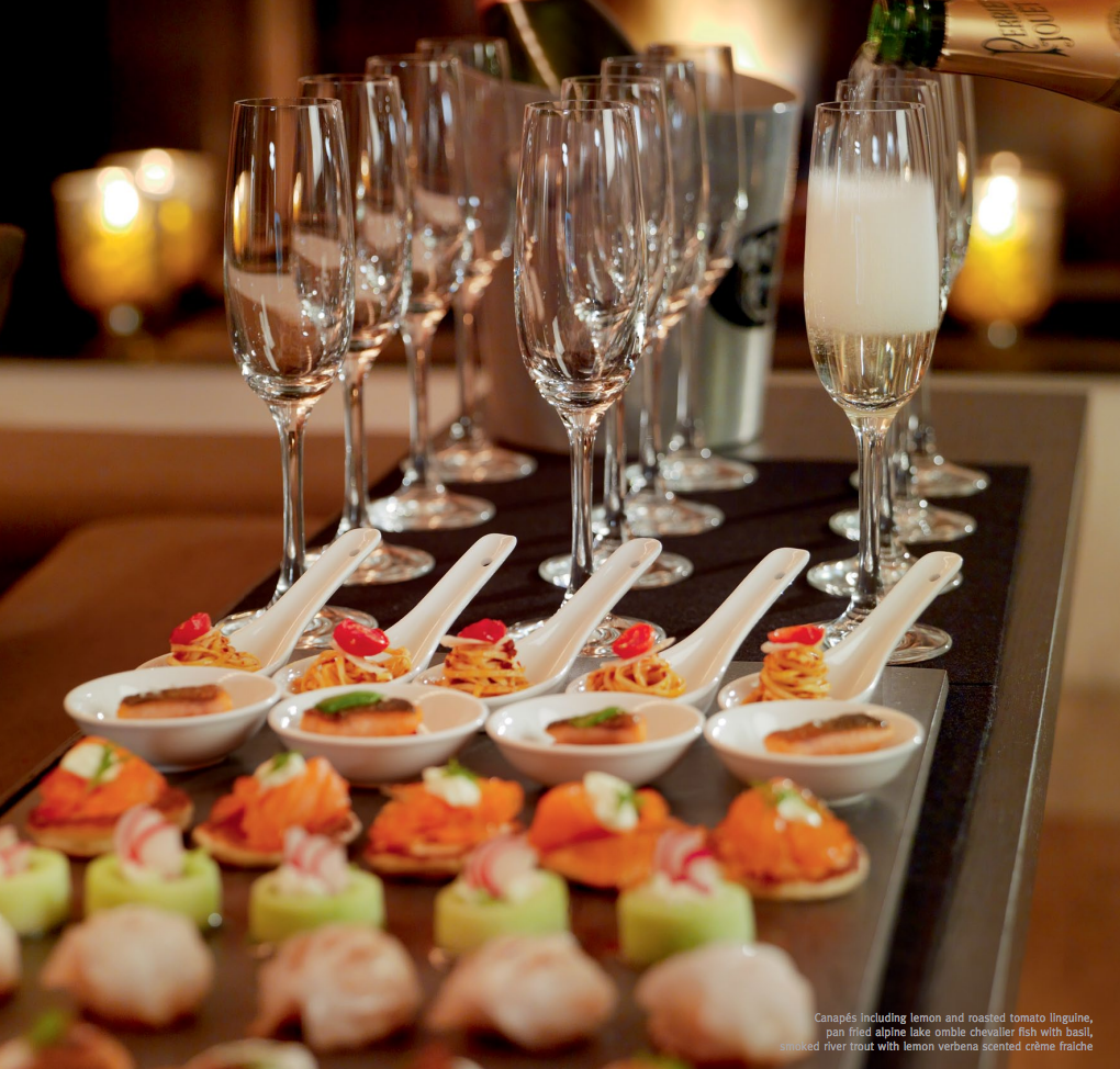 TheWhiteBookCo's tweet photo. Planning a #skitrip? #ChaletLesAnges #Zermatt #TheWhiteBookVolume15 #luxury#exquisite #Interiors#food#design#paradise http://t.co/ZiQ5YgqH98