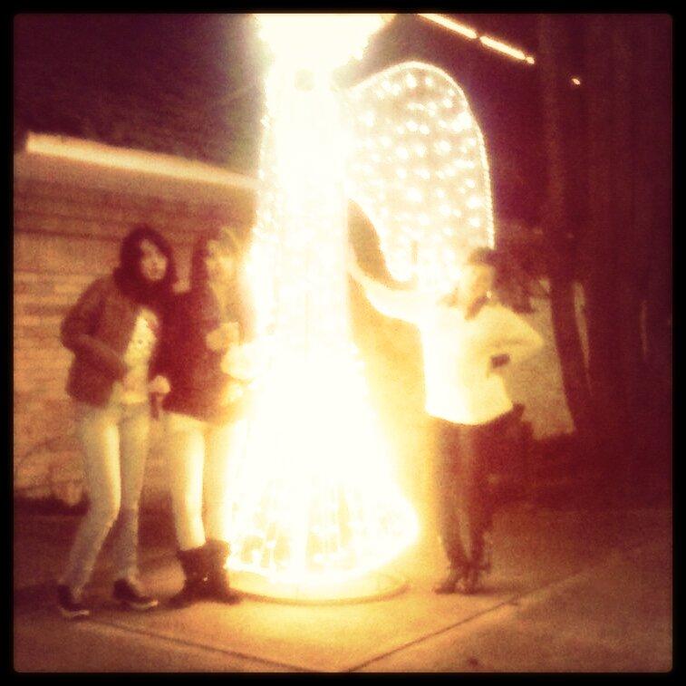 TheAnDy_25's tweet photo. Family :-) http://t.co/j9wxKW6Xdy