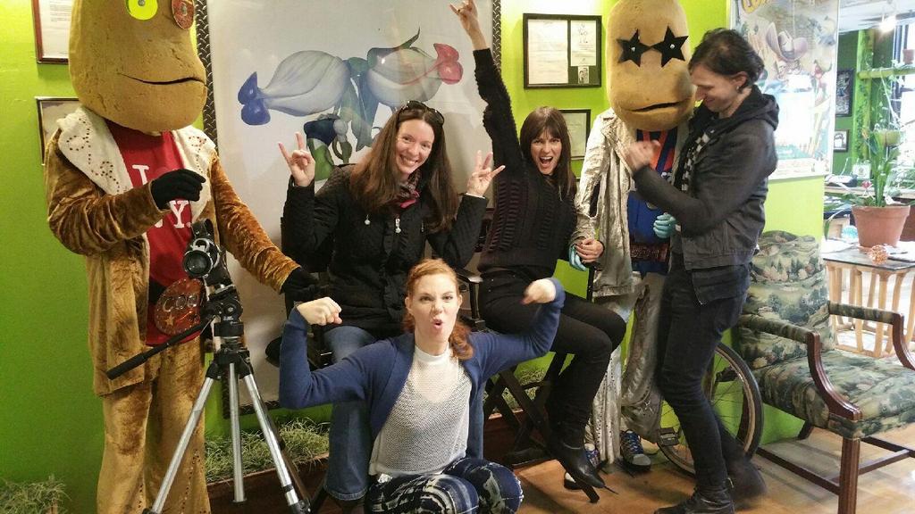 PrettyPushers's tweet photo. #jamsession about to take place with @deadleafecho at @Walshfamlymedia studio #wearecartoons #thecoolbeans http://t.co/KygbBAvvSY