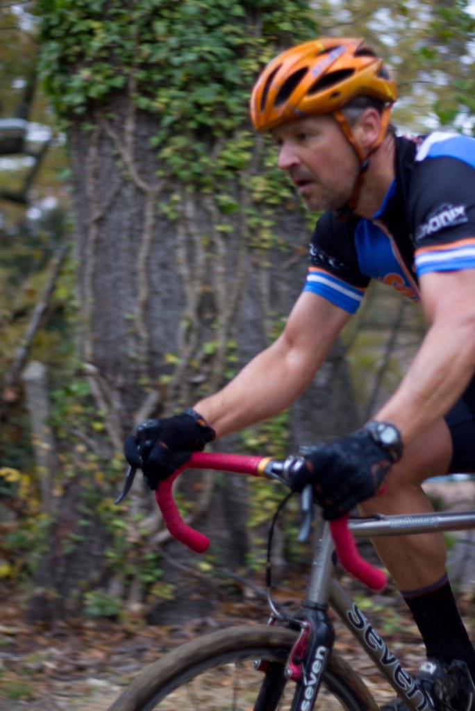 BoomerLeopold's tweet photo. Great racing yesterday at a slippery #cranksgivingmemphis  to support #UBFM @sevencycles @OutdoorsIncBike http://t.co/O0PRSRsflj