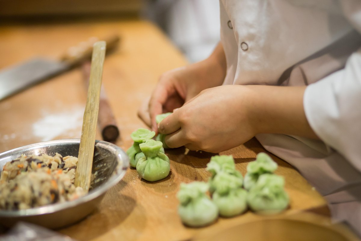 HKKlondon's tweet image. Our chefs hand rolling the vegetarian dim sum bit.ly/1rocoGT