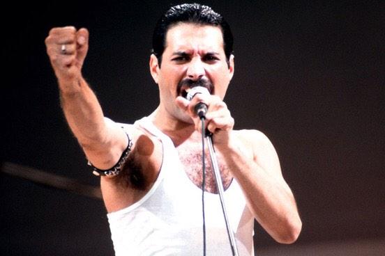 MaestosaTerra's tweet photo. Oggi è il 328º giorno dell'anno nel 1991 a Londra si spegne il cantante leader della band i Queen Freddie Mercury http://t.co/yWHa6rtv5D