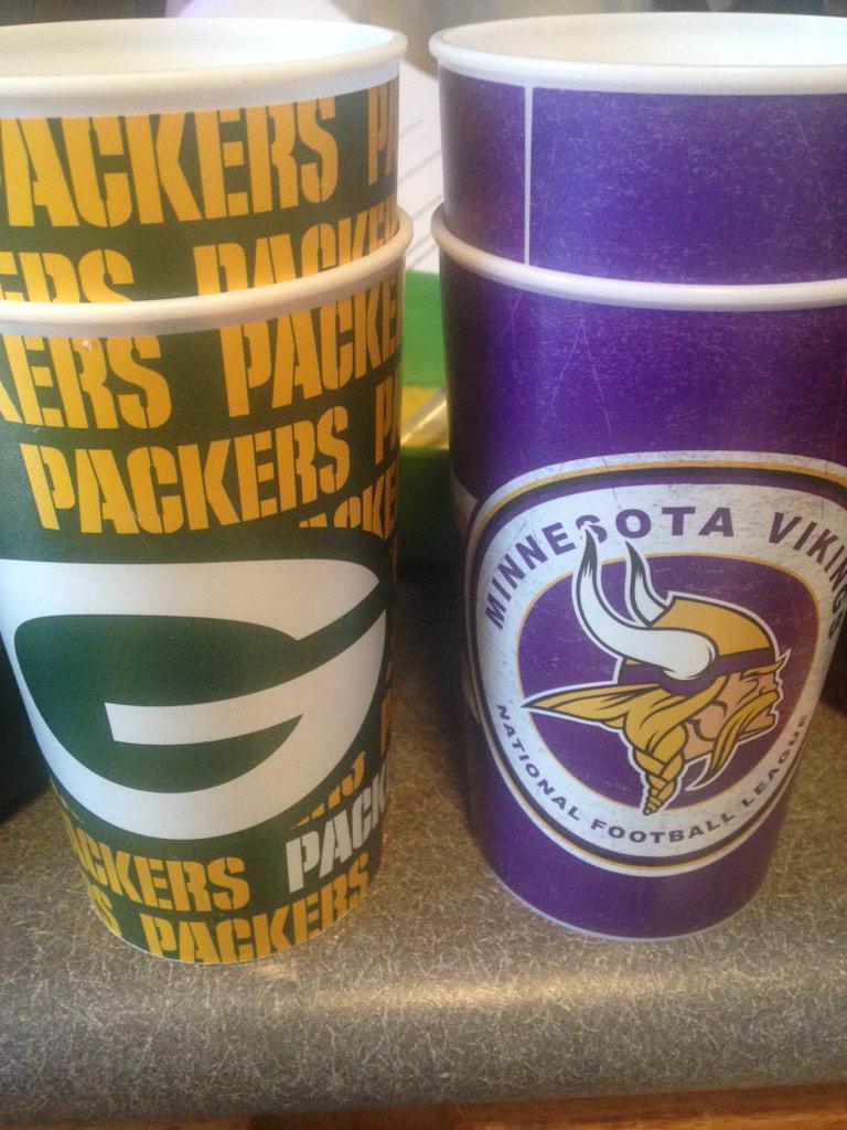Catlynn522's tweet image. Yup our house is torn @packers @Packer_Nation @Vikings... The smart ones are #packerbackers #gopackgo #firstplace