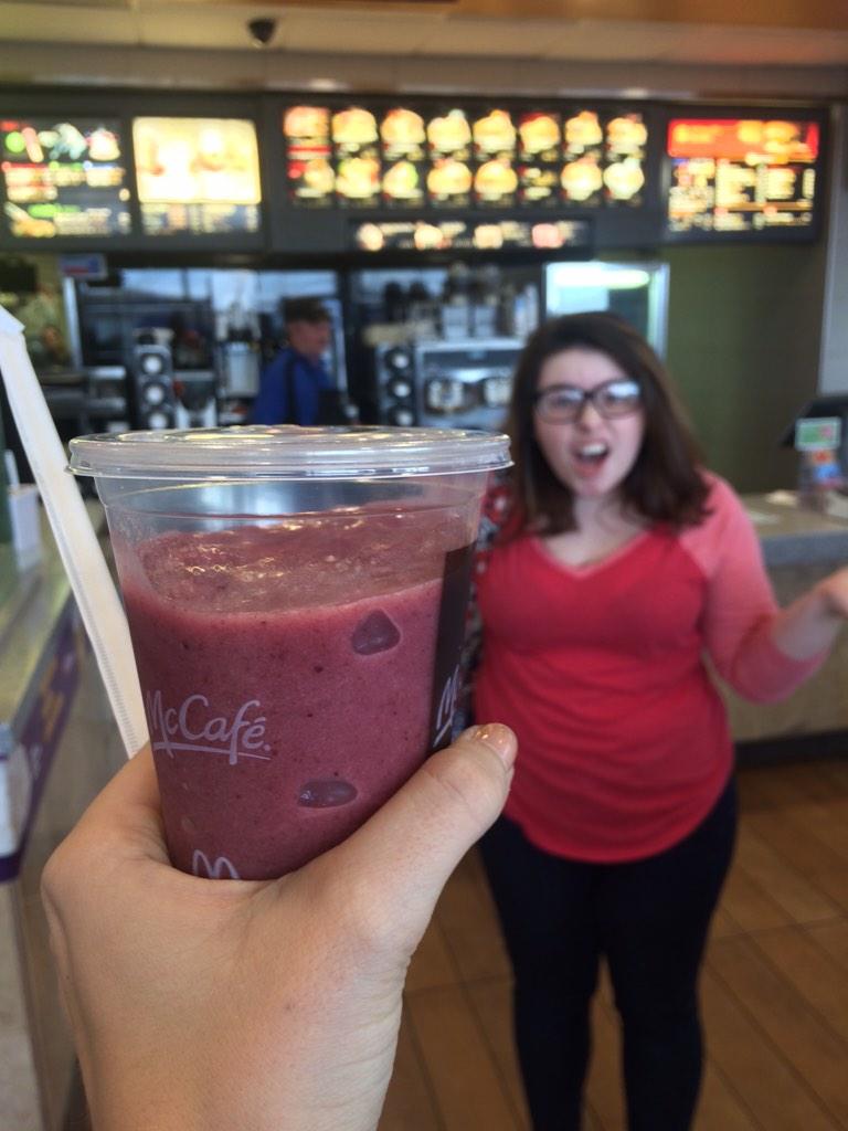 riles_smile's tweet photo. Thanks @McDonalds for a full smoothie. #youdaboom http://t.co/2pazPjdxYu