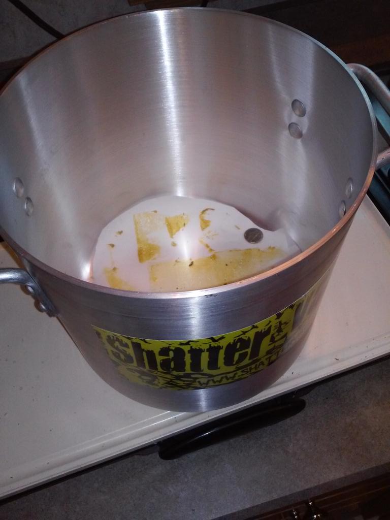 connors207's tweet image. #breakingdabs #dabscurecancer 🍯🍯🍯