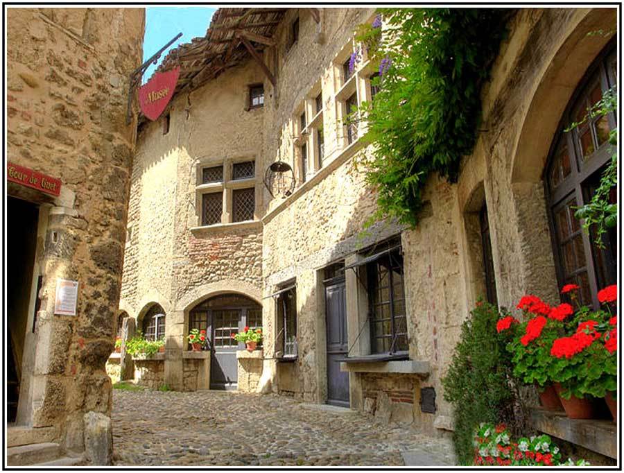 Fanfan9268's tweet image. Pérouges est une cité médiévale