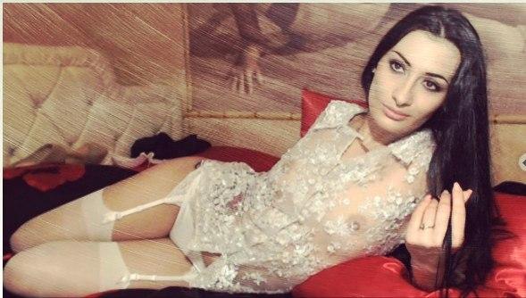 My new #blouse and no bra I. As such, I am working http://t.co/W1mYv9XtyY<a href="/tag/blouse"class="tags">#blouse</a>