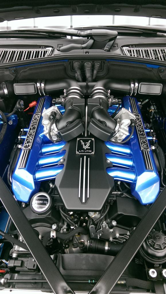 RollsRoyceMCR's tweet photo. Blue-tiful. #awesome #bespoke #waterspeed http://t.co/xLO7x6JCpk