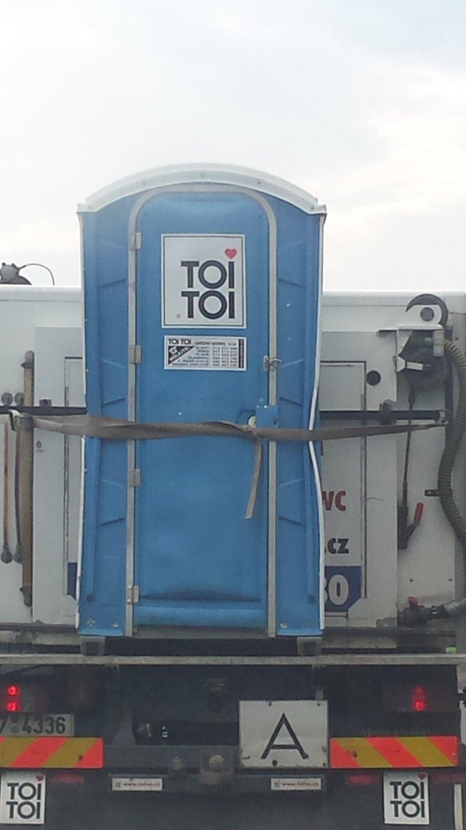 SandorWillems's tweet image. The need for #loadsecuring, part II. Just imagine if this one falls on your #car