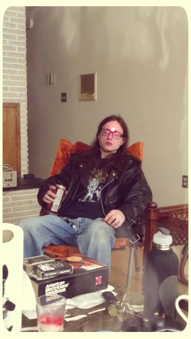 thickthickest's tweet photo. SWAT can't even stop Dan's licks! #thick #gunslinger #beer #wanted http://t.co/o17S5agH4X