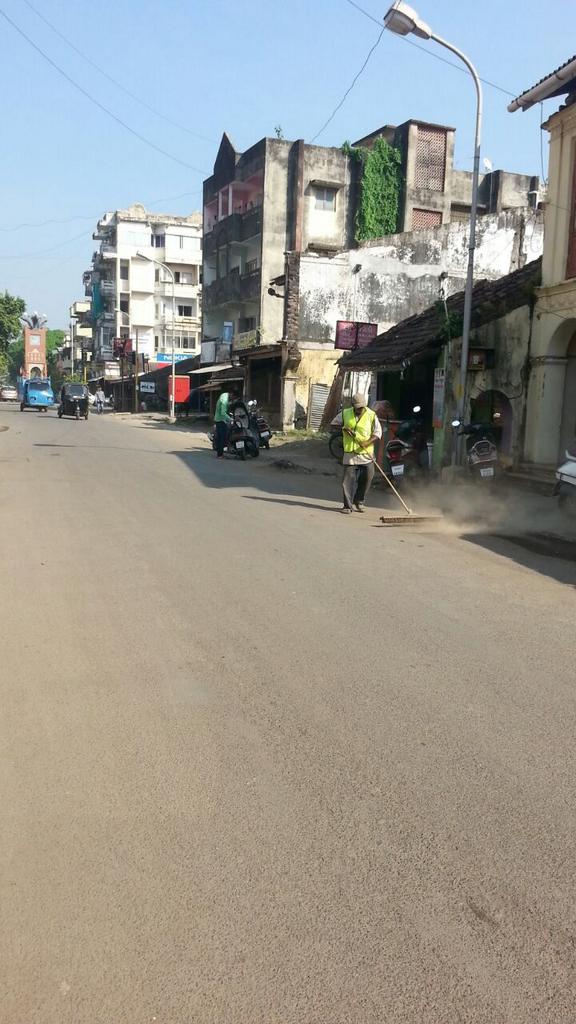 dmc_daman's tweet photo. The daily cleaning services can seen everywhere... http://t.co/olrqbtUcYJ