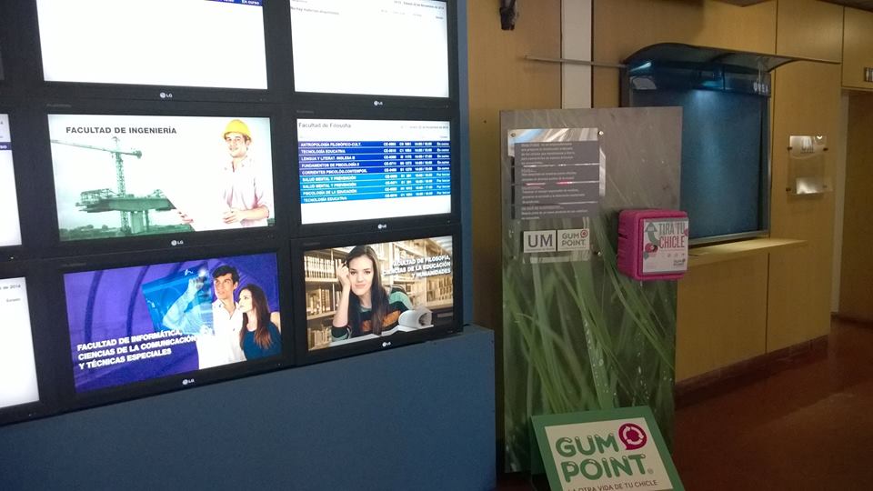 gumpoint's tweet photo. ¡Podes encontrar nuestros bins en la Universidad de Morón! ¡Tirá tu chicle ahí! ¡¡Sumate!! @UniMoron #GUMPoint http://t.co/gK9A2agbmW