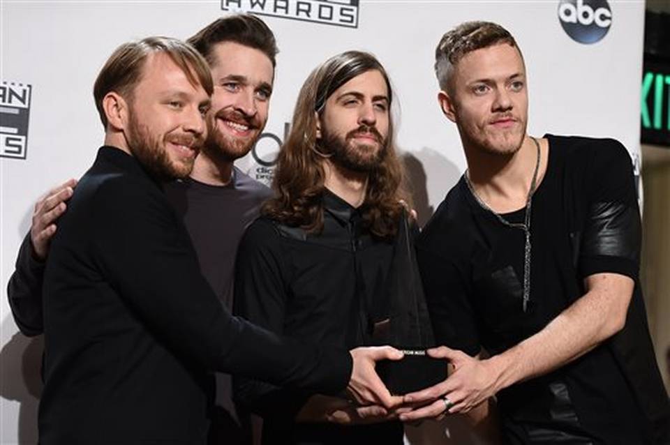 MarcoAHoward's tweet photo. "@WORLDMUSICAWARD: Congrats @Imaginedragons on winning Best Alternative Rock Act at the 2014 AMAs yesterday! http://t.co/S3AXA4iOsu"