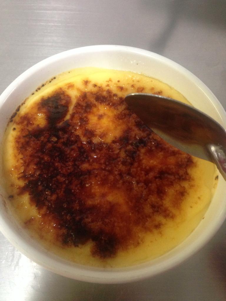 ChefRenatta's tweet photo. Creme brûlée en mi clase de hoy. http://t.co/fvzcEpPuKi