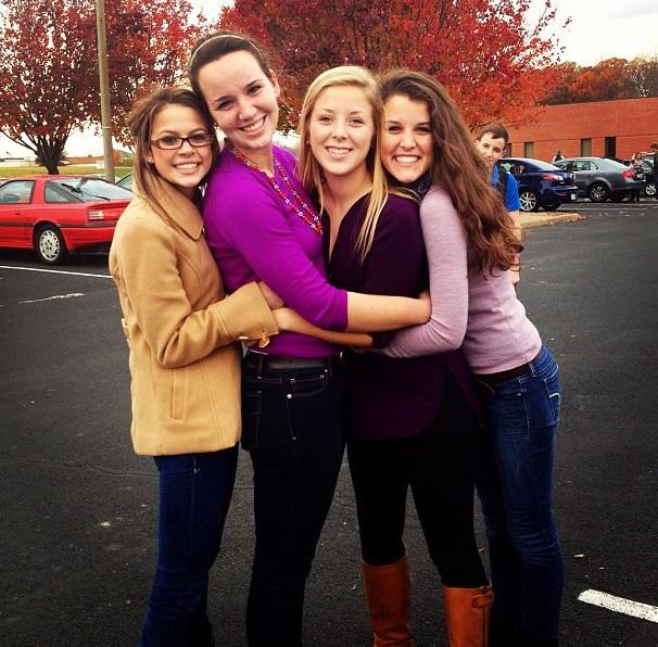 kelly_smith_13's tweet photo. Can't wait to see my girls tomorrow ๐ #fattyfive #sistasista http://t.co/oFBcb4ofBG