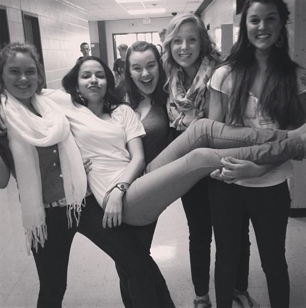 kelly_smith_13's tweet photo. Can't wait to see my girls tomorrow ๐ #fattyfive #sistasista http://t.co/oFBcb4ofBG