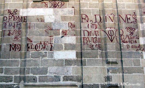 abcdesevilla's tweet photo. ¿Sabes qué significado tienen las pintadas de la Catedral? http://t.co/HpoQuxn0jr @Sevilla_ciudad | #Sevillahoy http://t.co/k0UdJ5qDsa