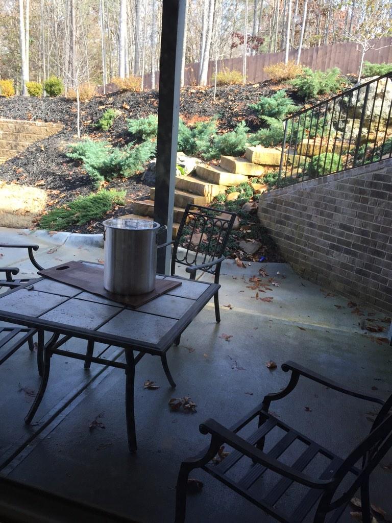 alisongreenberg's tweet photo. Husband deep fried a turkey Saturday, and the oil is still sitting outside on Monday. #whenmencook http://t.co/cHQdI5SHvz