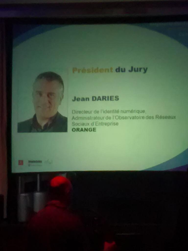 novahypnose's tweet photo. Félicitations au président du jury. #PEC2014 @jeandaries http://t.co/Uwsw68GkKh