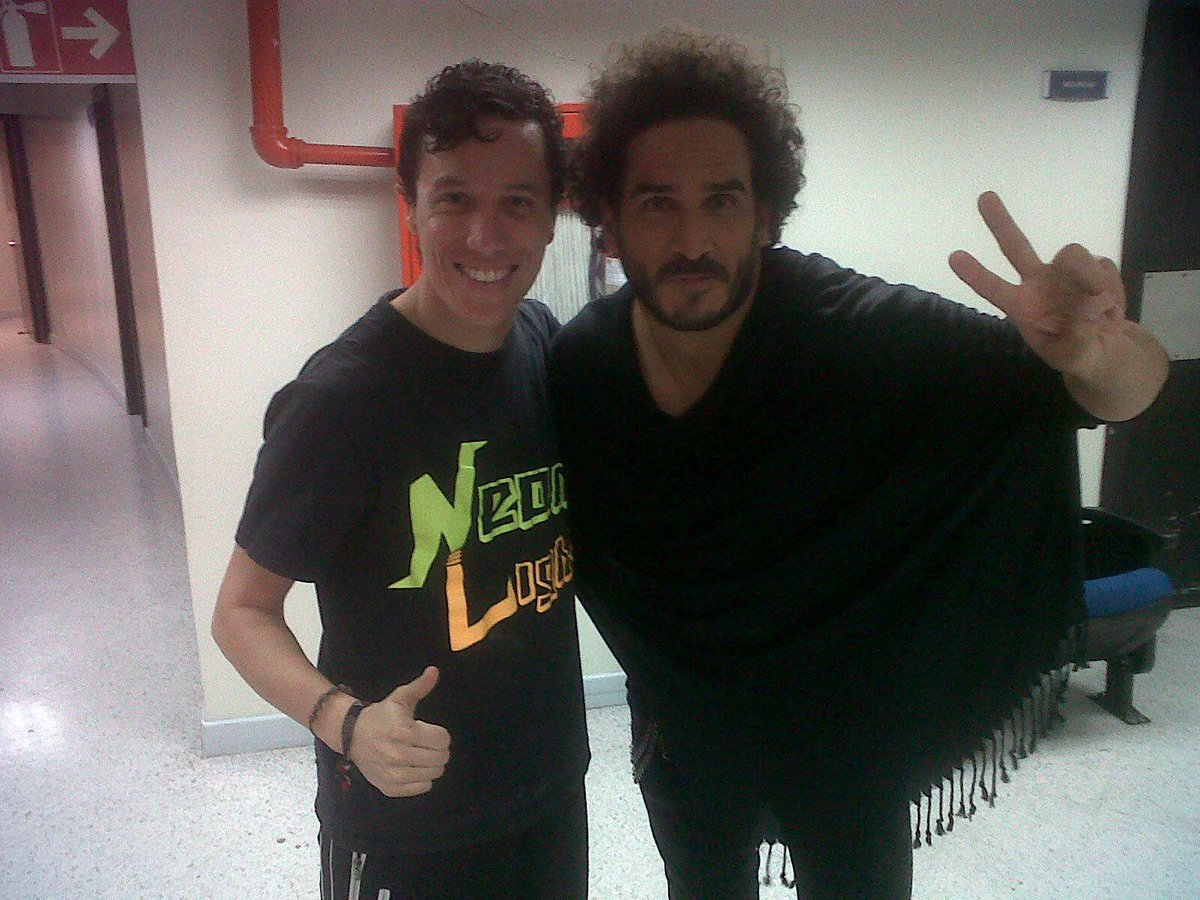 diegoneonlight's tweet photo. con el #zamboloco juez de #ETT3 quinta semifinal en camerinos http://t.co/5PpAc18IQA