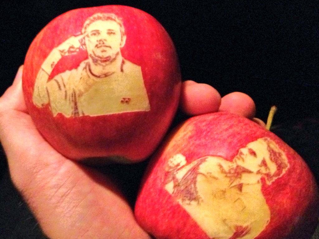 Piscanova's tweet photo. Omggg THIIIS!👌The two most delicious &amp; invaluable apples ever!!! @rogerfederer @stanwawrinka🎾#FedApple #StanApple💞 http://t.co/l8HZ3Tqc8V