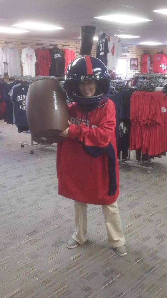 RebelLockerRoom's tweet photo. Who says a 4XL isn't one size fits all! #Hottytoddy #olemissfb #rebelshop #ShannonWearsFB #PutMeInCoach http://t.co/TtF2vUe0fQ