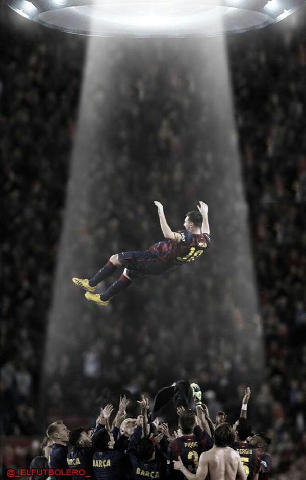 iTa1al's tweet photo. ميسـي يـا هديـة السمـاء و معجـزة كـرة القـدم 💙
#Messi253 #simpremessi ⚽ http://t.co/G3HiuJnYTe