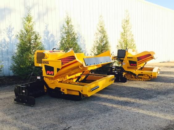 4aMauldin's tweet photo. A pair of #690G and #550E gravity-feed asphalt pavers out soaking up the sun. #MauldinPavers #Asphalt http://t.co/gb1v5b8sJV