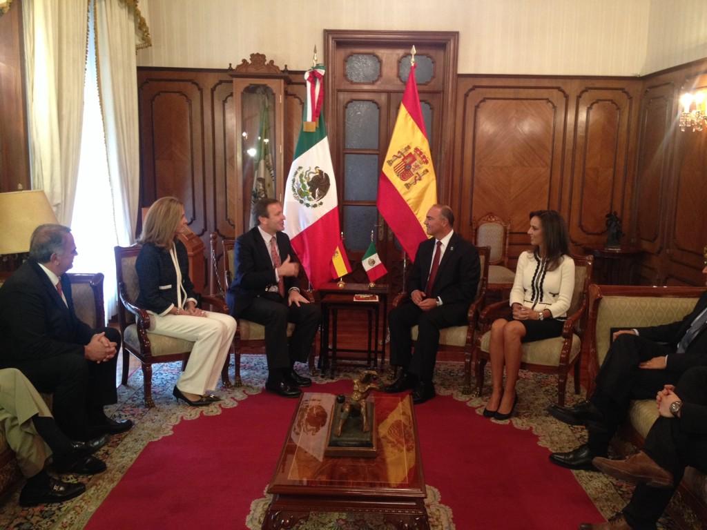 El Gobernador <a href="/ppcalzada/">Pepe Calzada</a> y la Sra Sandra Albarrán reciben al Excmo Sr Luis Fernández Embajador de España en México