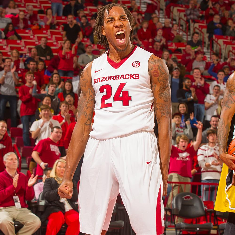 RazorbackMBB's tweet photo. BREAKING | Razorbacks ranked No. 25 in the @AP_Sports poll. First ranking since Nov. of 2007 > http://t.co/rTbSAXHJsl http://t.co/hQkW4BZs6n