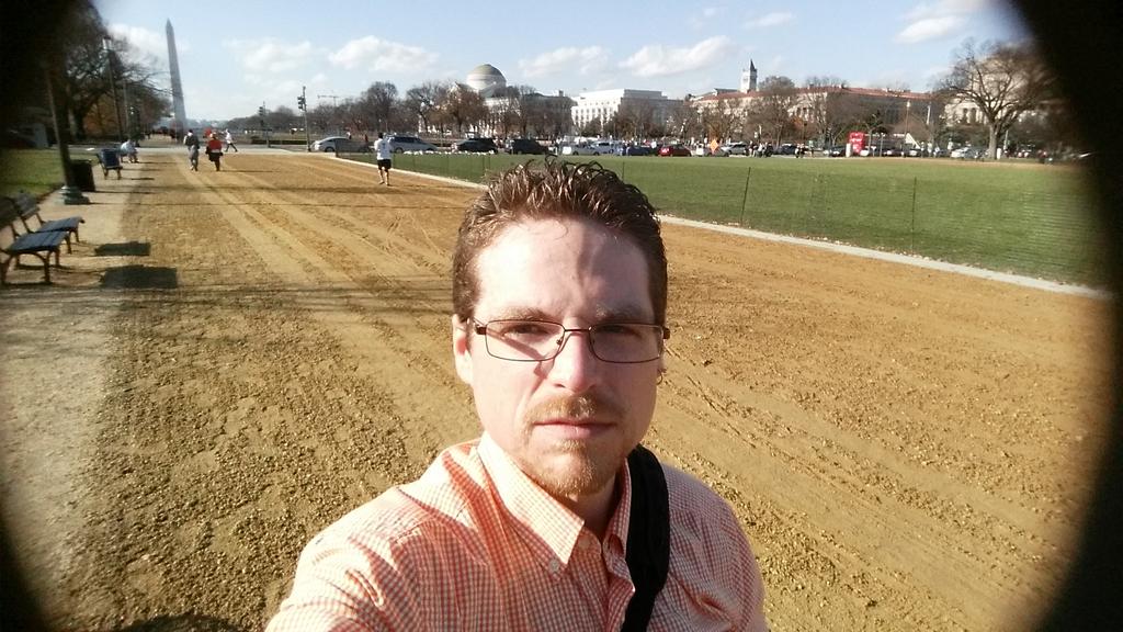 ChuckCarrollWLC's tweet image. It's 72 on The Mall in late November. Wild! #NoJacketNeeded