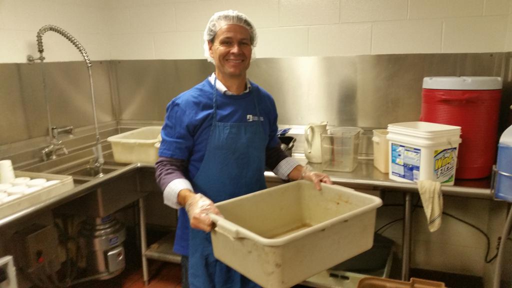 BuckinghamCo's tweet photo. #MakingADifference @WheelerMission #ThanksForGivingWeek @tmfrhodes @citywayashley @beccamanolov @WTHRcom http://t.co/cwefYyFoNK